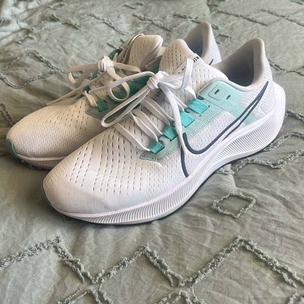 White Nike Air Zoom Pegasus 38